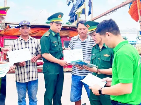 Biên phòng sát cánh để ngư dân vững vàng bám biển