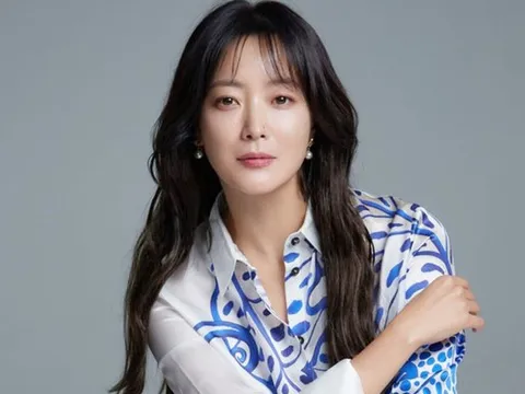 Để bảo vệ con gái, Kim Hee Sun không còn công khai hình ảnh rõ mặt của con