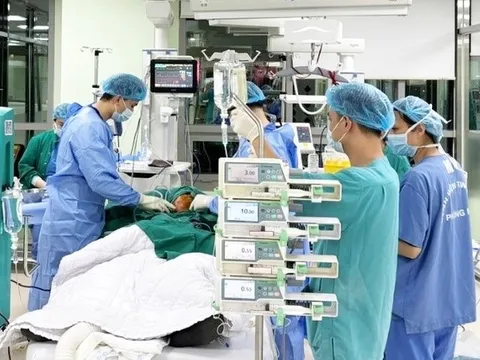 Tự chữa đau răng tại nhà, người đàn ông 74 tuổi suy đa tạng