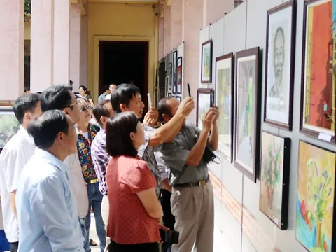 Lựa chọn 50 tác phẩm vào Triển lãm mỹ thuật kỷ niệm 50 năm ngày đất nước thống nhất