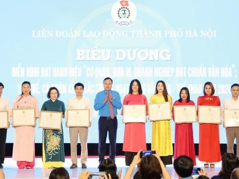 Biểu dương điển hình đạt danh hiệu “Cơ quan, đơn vị, doanh nghiệp đạt chuẩn văn hóa”