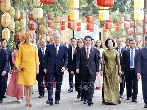 Chủ tịch nước Lương Cường và Nhà Vua Philippe tham quan Hoàng thành Thăng Long