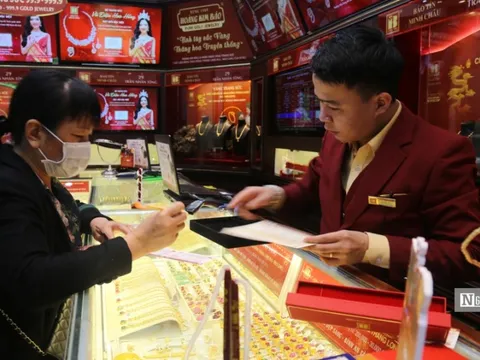 Giá vàng liên tiếp phá đỉnh, "cơn sốt" năm 2011 liệu có lặp lại?