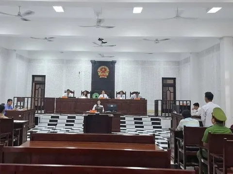 Xâm hại bé gái, thiếu niên lãnh án 10 năm tù giam
