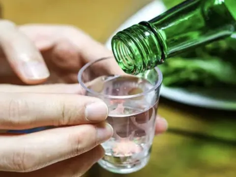 Bộ Y tế yêu cầu điều tra, xử lý vụ 6 du khách cấp cứu nghi ngộ độc rượu