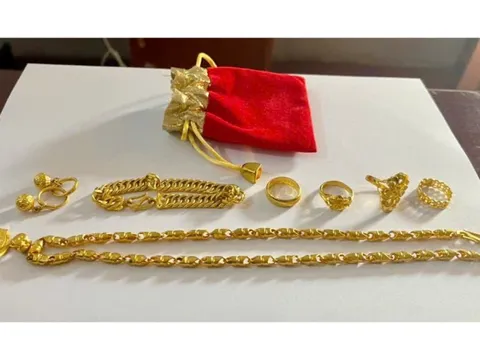 Khởi tố đối tượng đến nhà bạn gái chơi, 'tiện tay' trộm 21 chỉ vàng