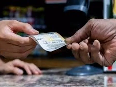 Trúng số độc đắc 68 tỷ đồng, cụ bà đau đớn vì có nguy cơ "mất trắng"
