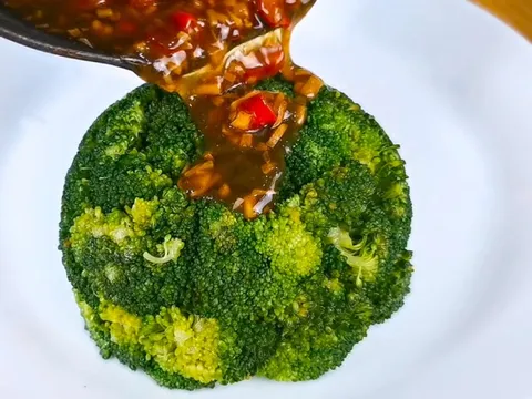 2 loại rau "khắc tinh" chống ung thư cực tốt, nhất cái số 1 ở quê có đầy