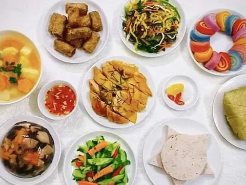 Từ chuyện một huyện bị đòi nợ tiền cơm tiếp khách