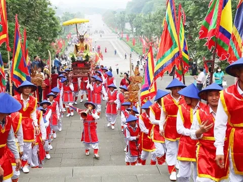 Tạm dừng hoạt động vui chơi, giải trí hội Đền Hùng trong 2 ngày Quốc tang