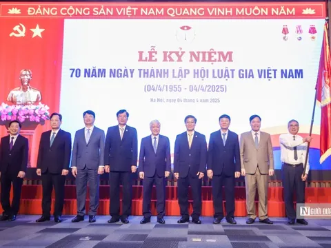 Hội Luật gia Việt Nam đón nhận Huân chương Lao động hạng Nhất
