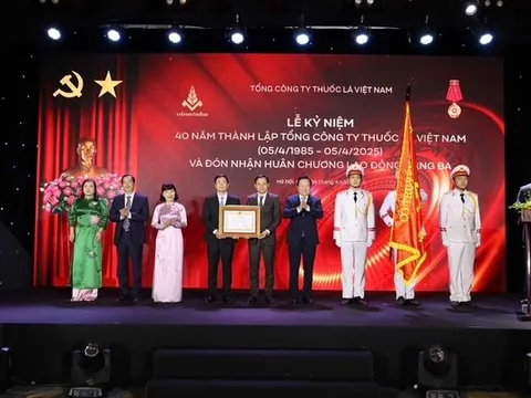 Vinataba đón nhận Huân chương lao động hạng Ba