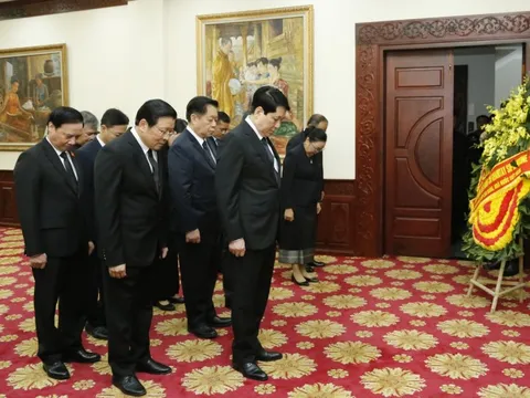 Lãnh đạo Đảng, Nhà nước viếng nguyên Chủ tịch Đảng, Chủ tịch nước Lào Khamtay Siphandone