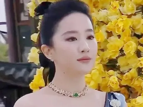 Lưu Diệc Phi gây "choáng" với hình ảnh thật