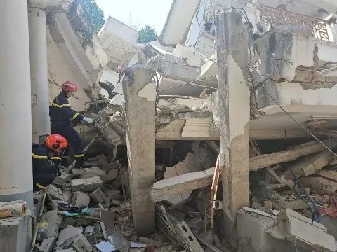 Đội cứu hộ Việt Nam xuyên đêm tìm kiếm nạn nhân động đất tại Myanmar