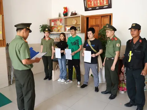 Áp giải 3 người Trung Quốc đến Cảng hàng không quốc tế Cam Ranh trục xuất về nước