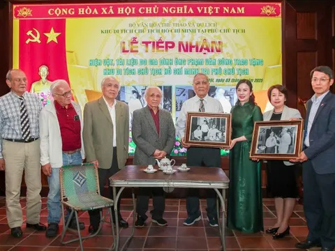 Tiếp nhận hiện vật và tư liệu về Bác Hồ của kiều bào