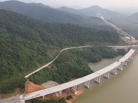 "Xẻ nắng, xuyên mưa", tăng tốc về đích tuyến cao tốc Bắc – Nam qua Hà Tĩnh