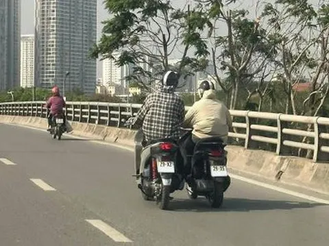 Năm 2025, điều khiển xe máy để đẩy xe của người khác bị phạt bao nhiêu?