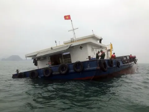 Hải Phòng: Cứu nạn thành công 4 thuyền viên trên tàu chở xi-măng bị đâm vào đá ngầm