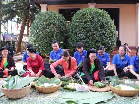 Phố núi gìn giữ hồn dân tộc qua từng chiếc bánh chưng, bánh giầy