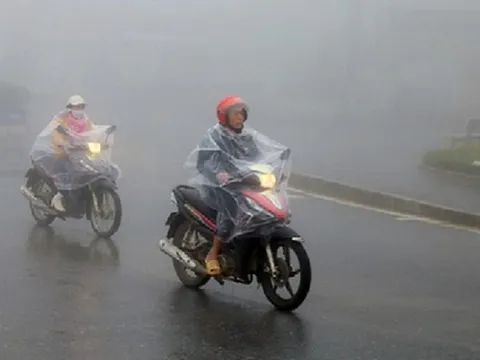 Miền Bắc đầu tuần mưa rào, cuối tuần không khí lạnh "lạ thường" đổ về