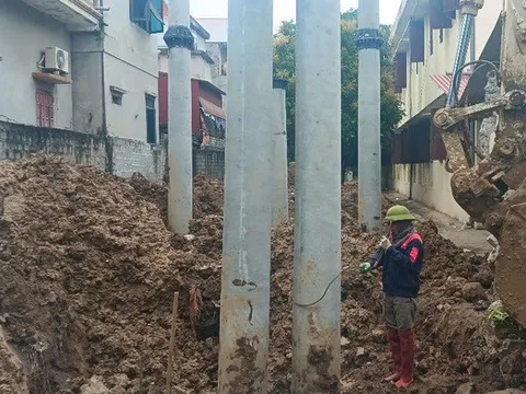 Tháo dỡ trạm biến áp dựng trong trường học ở Thanh Hóa