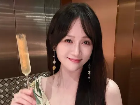 Ngỡ ngàng nhan sắc cam thường của Trần Kiều Ân ở tuổi 46