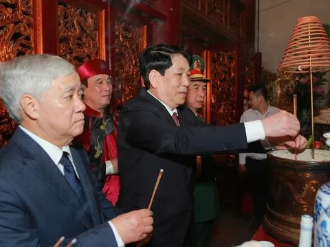 Chủ tịch nước Lương Cường dâng hương kính lễ các Vua Hùng