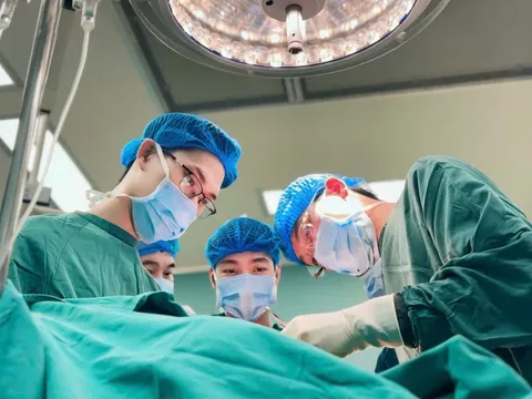 Suýt mất bàn chân vì chủ quan với nốt ruồi đen nhỏ
