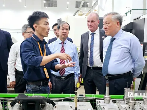 Phó Thủ tướng Thường trực Chính phủ Nguyễn Hoà Bình đánh giá cao mô hình "du học Đức tại chỗ" ở Bình Dương