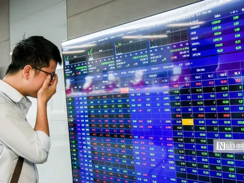 Mất hơn 100 điểm, liệu chứng khoán có cửa để “quay xe”?