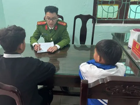 2 thiếu niên bắn vỡ kính xe khách đang chạy trên cao tốc