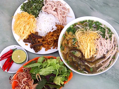 Lạ miệng với món bún thang lươn Hưng Yên