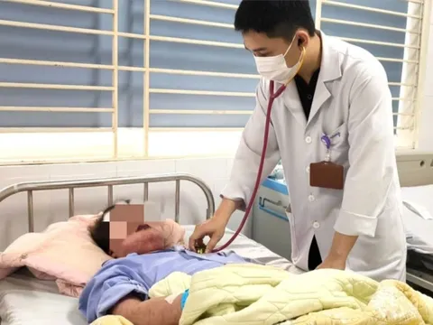 Tự mua thuốc cảm uống, cô gái trẻ tím môi, loét toàn thân vì dị ứng thuốc hiếm gặp