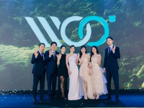 Phan Minh Huyền khoe nhan sắc trong trẻo trong chiếc đầm trắng tinh khôi