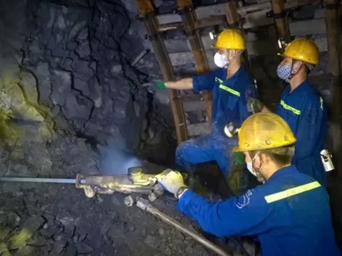 TKV cam kết cấp đủ than cho sản xuất điện mùa khô 2025