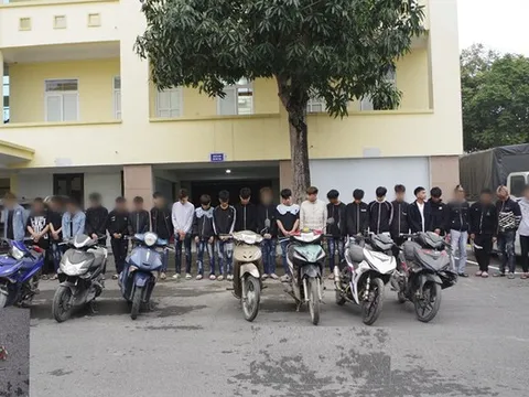 Bắt hơn 20 thanh thiếu niên mang hung khí đi giải quyết mâu thuẫn