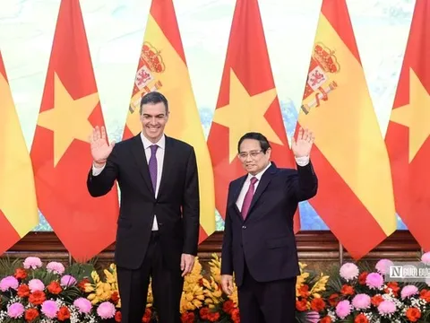 Lễ đón trọng thể Thủ tướng Tây Ban Nha