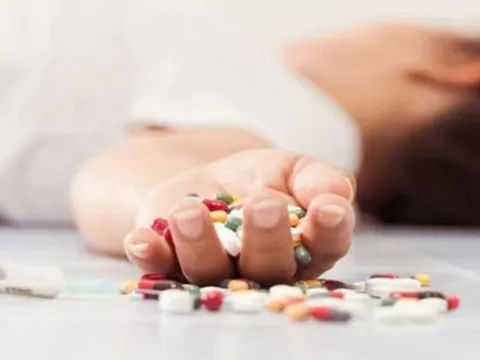 Nữ sinh 13 tuổi uống cùng lúc 30 viên paracetamol, lý do khiến ai nấy xót xa
