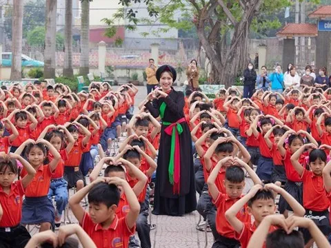 Sau thành công của "Bắc Bling", ca sĩ Hòa Minzy tri ân học sinh Tiên Du - Bắc Ninh