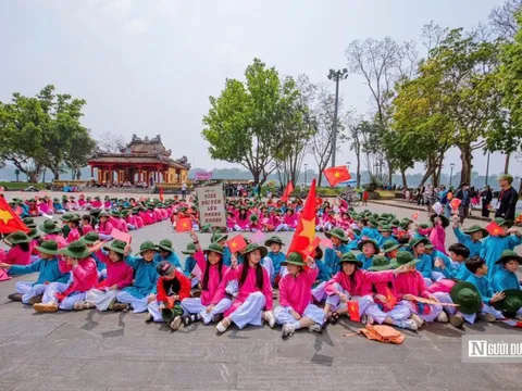 Trường tiểu học duy nhất ở Huế cho học sinh mặc đồng phục áo dài để quảng bá văn hoá
