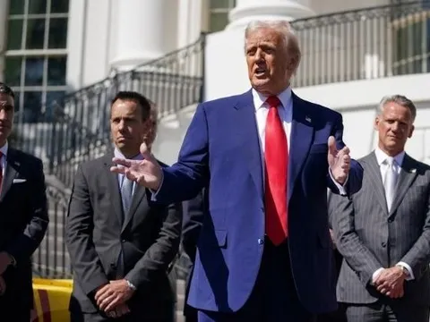 Hoa Kỳ tạm dừng thuế đối ứng với hơn 75 quốc gia trong 90 ngày