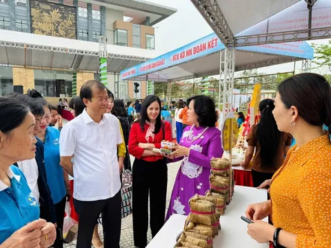 Phụ nữ có vai trò quan trọng trong bảo tồn, phát huy làng nghề, phát triển công nghiệp văn hoá