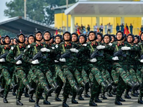 Chùm ảnh: Tổng hợp luyện diễu binh, diễu hành cho Lễ kỷ niệm 50 năm Ngày Giải phóng miền Nam