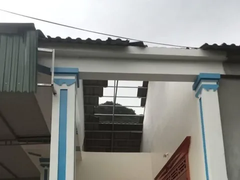Nghệ An: Mưa lớn, giông lốc khiến nhiều nhà dân bị hư hỏng
