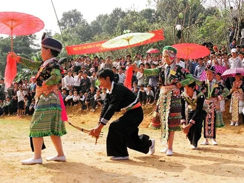 Đặc sắc Lễ hội Chợ Phong lưu Khâu Vai