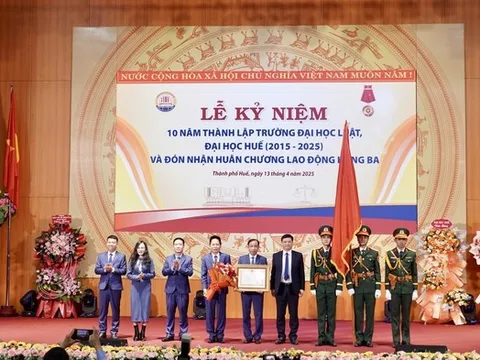 Huế: Trường Đại học Luật đón nhận Huân chương Lao động hạng Ba tại lễ kỷ niệm 10 năm thành lập