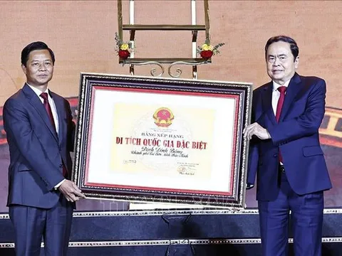 Chủ tịch Quốc hội dự Lễ kỷ niệm 1015 năm Đức Vua Lý Thái Tổ đăng quang