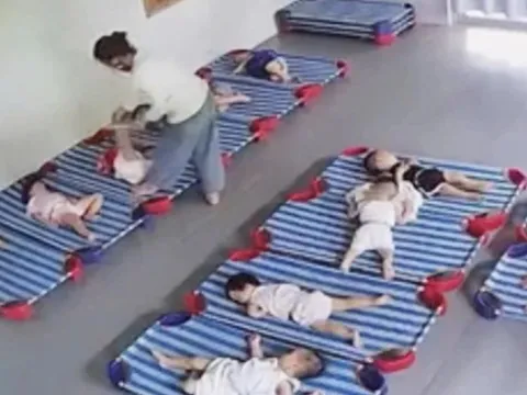 Bộ Y tế đề nghị tỉnh Quảng Nam xử lý vụ giáo viên mầm non 'xách ngược chân' trẻ 20 tháng tuổi